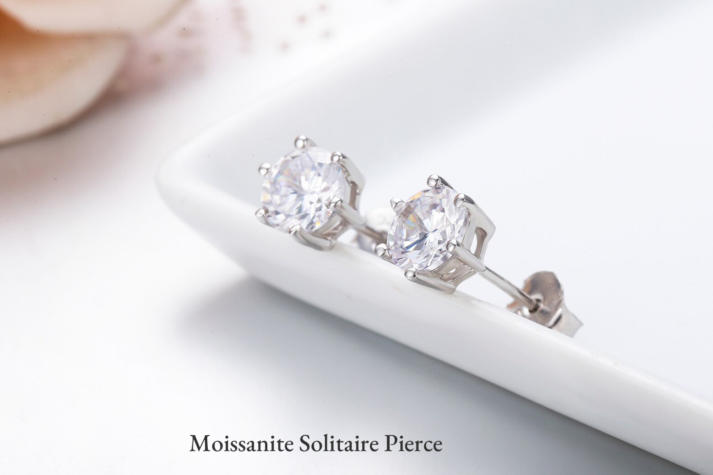 モアサナイト ピアス 0.5ct