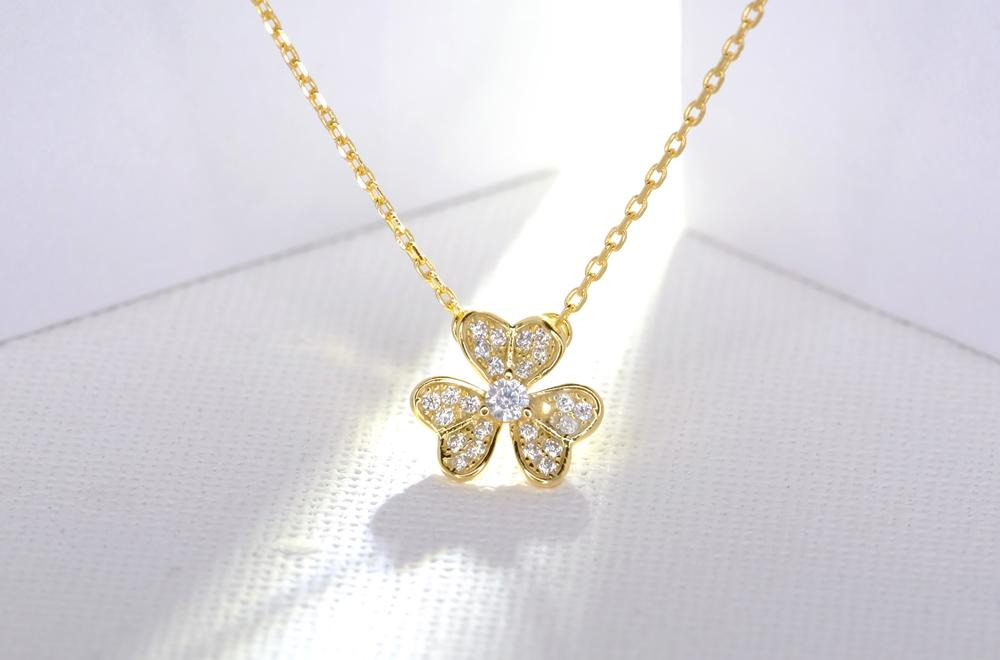 オードリー クローバー ネックレス